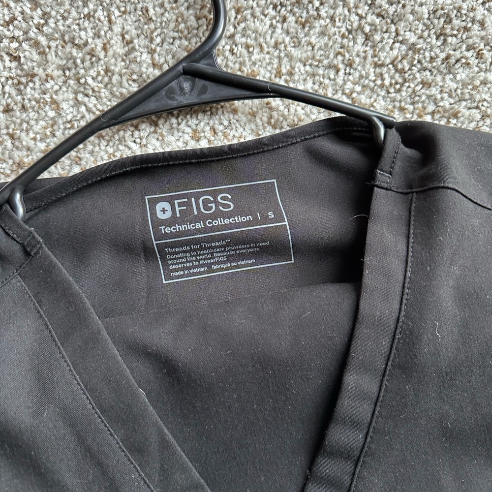 Figs scrubs - small top, medium bottoms. Black